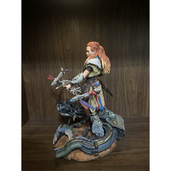 Horizon Zero Dawn Collectors Edition 9” Statue Huntress Figure Only 2007 - Picture 2 of 4
